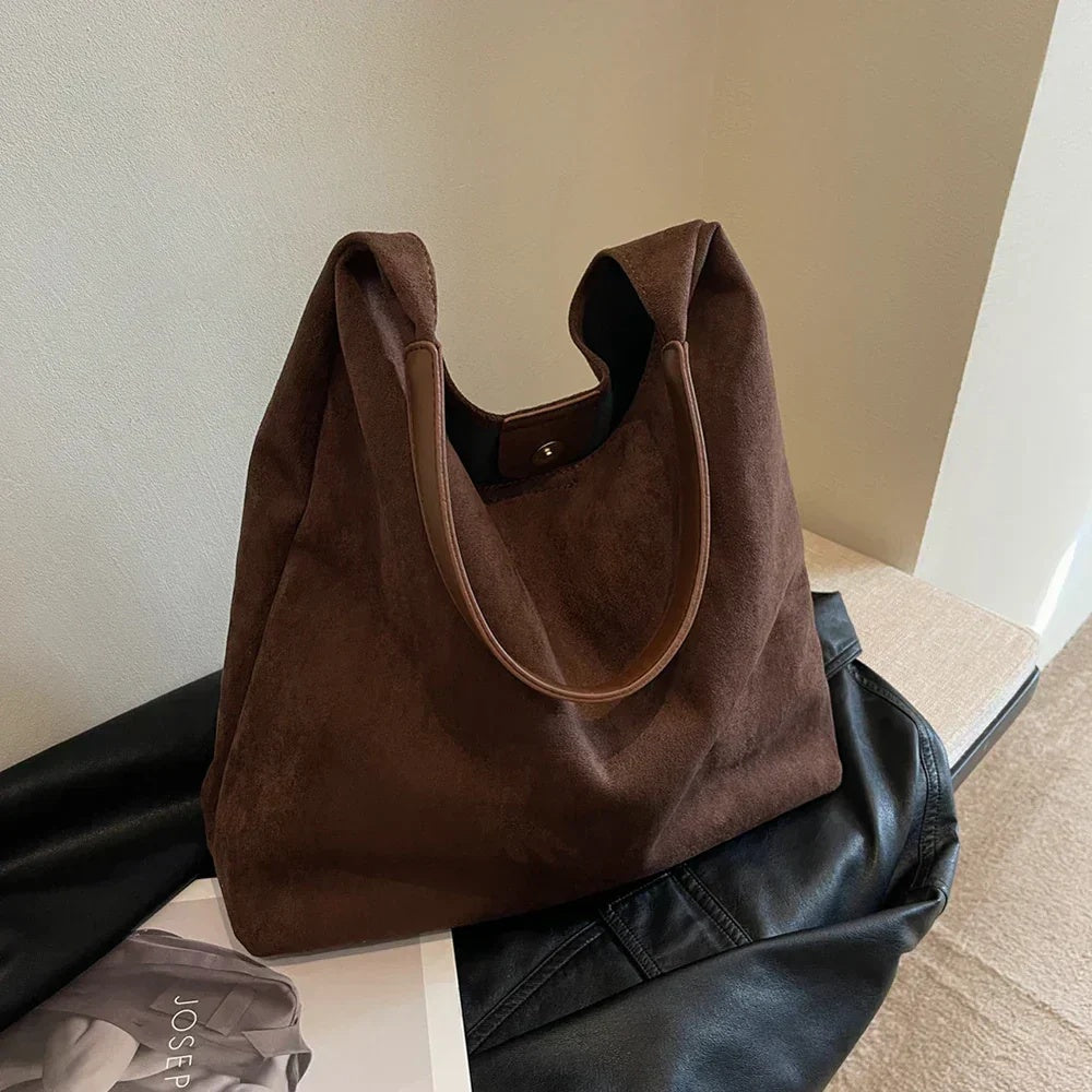 Torebka damska shopper duża o miękkiej formie z długim uchwytem - Kawowy