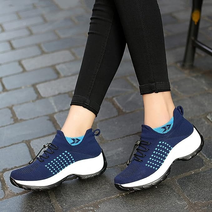 Buty damskie sportowe wsuwane na grubej podeszwie ze ściągaczem - Niebieski