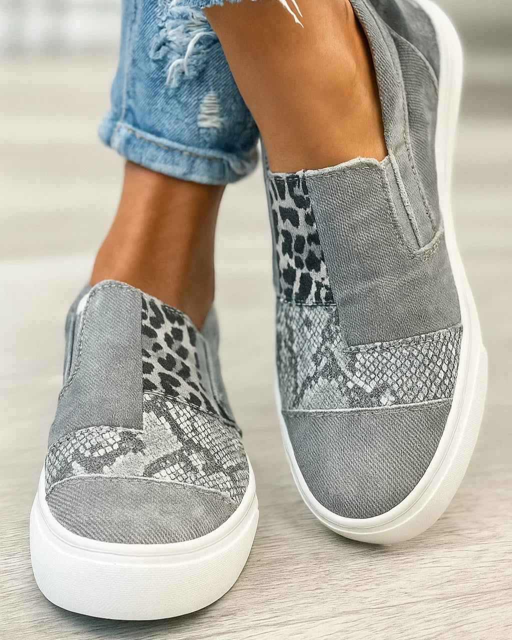 Trampki damskie slip on na platformie z patchworkowym wzorem - Szary