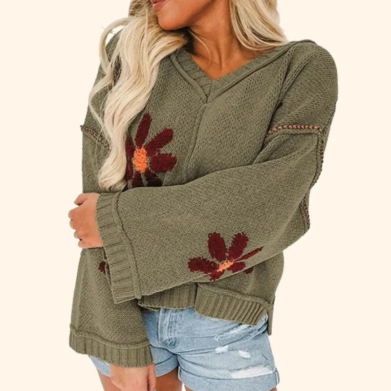 Sweter damski w kwiaty z dekoltem w serek i szerokimi rękawami