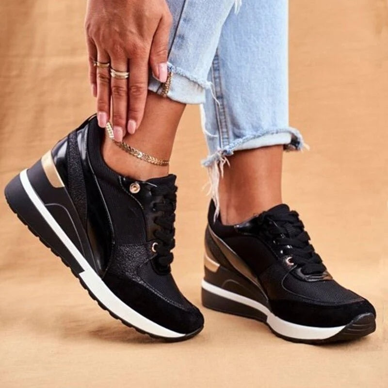 Sneakersy damskie na koturnie z wiązaniem i grubą podeszwą - Czarny