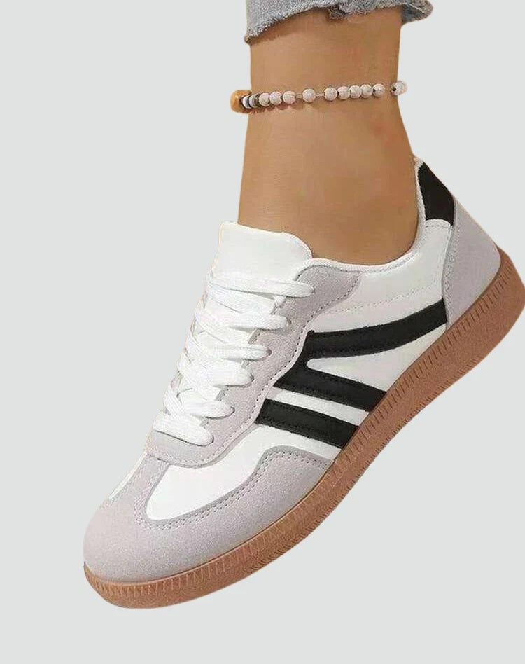 Sneakersy damskie niskie sznurowane z okrągłym noskiem i płaską podeszwą - Czarny