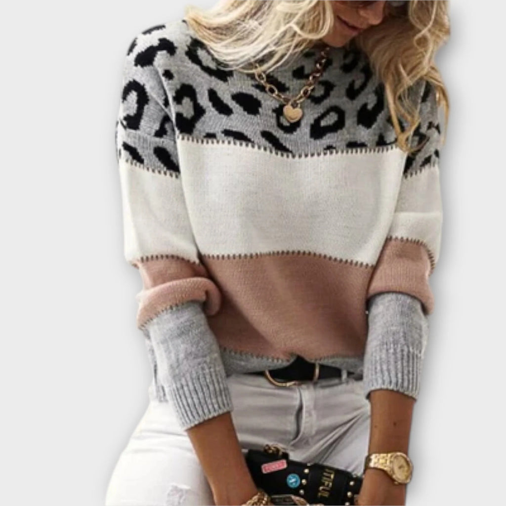 Sweter damski oversize w cętki z okrągłym dekoltem i długimi rękawami - Różowy