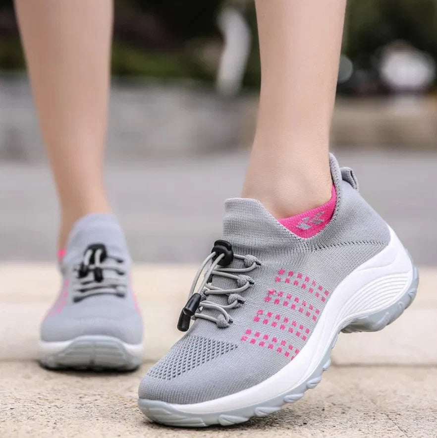 Buty damskie sportowe wsuwane na grubej podeszwie ze ściągaczem - Szary