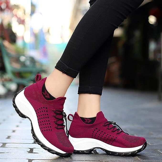 Buty damskie sportowe wsuwane na grubej podeszwie ze ściągaczem - Czerwony