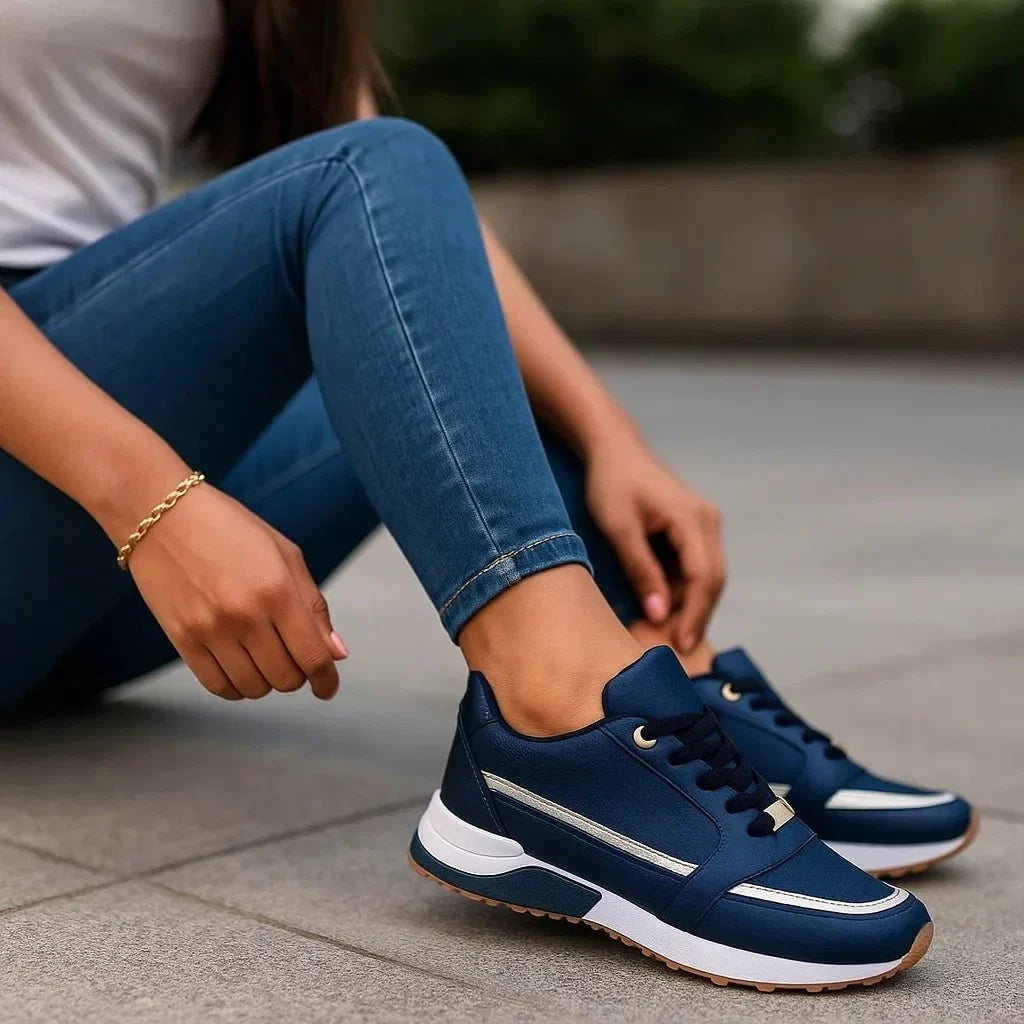 Sneakersy damskie na grubej podeszwie z okrągłym noskiem i sznurowaniem - Niebieski