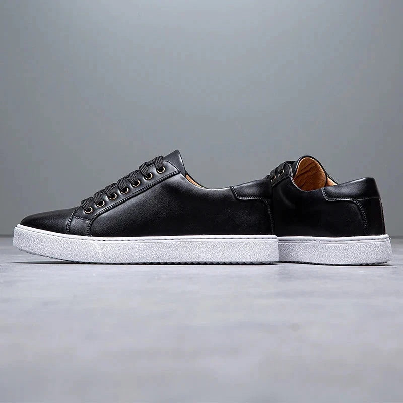 Sneakersy męskie niskie sznurowane z okrągłym noskiem i grubą podeszwą - Czarny