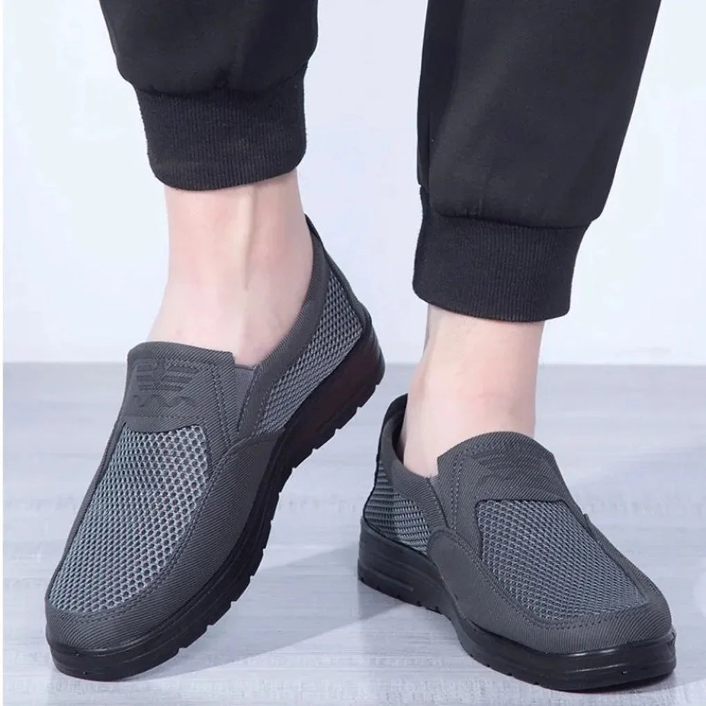 Buty męskie wsuwane z siateczką i perforowanymi wstawkami - Szary