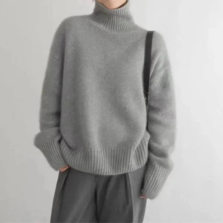 Sweter damski oversize z golfem i długimi rękawami - Szary