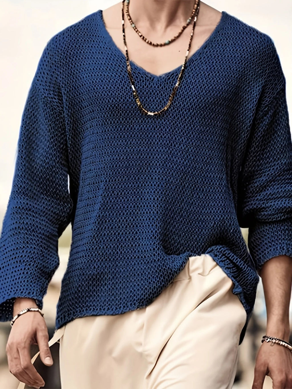 Sweter męski ażurowy oversize z dekoltem w serek i długim rękawem - Granatowy