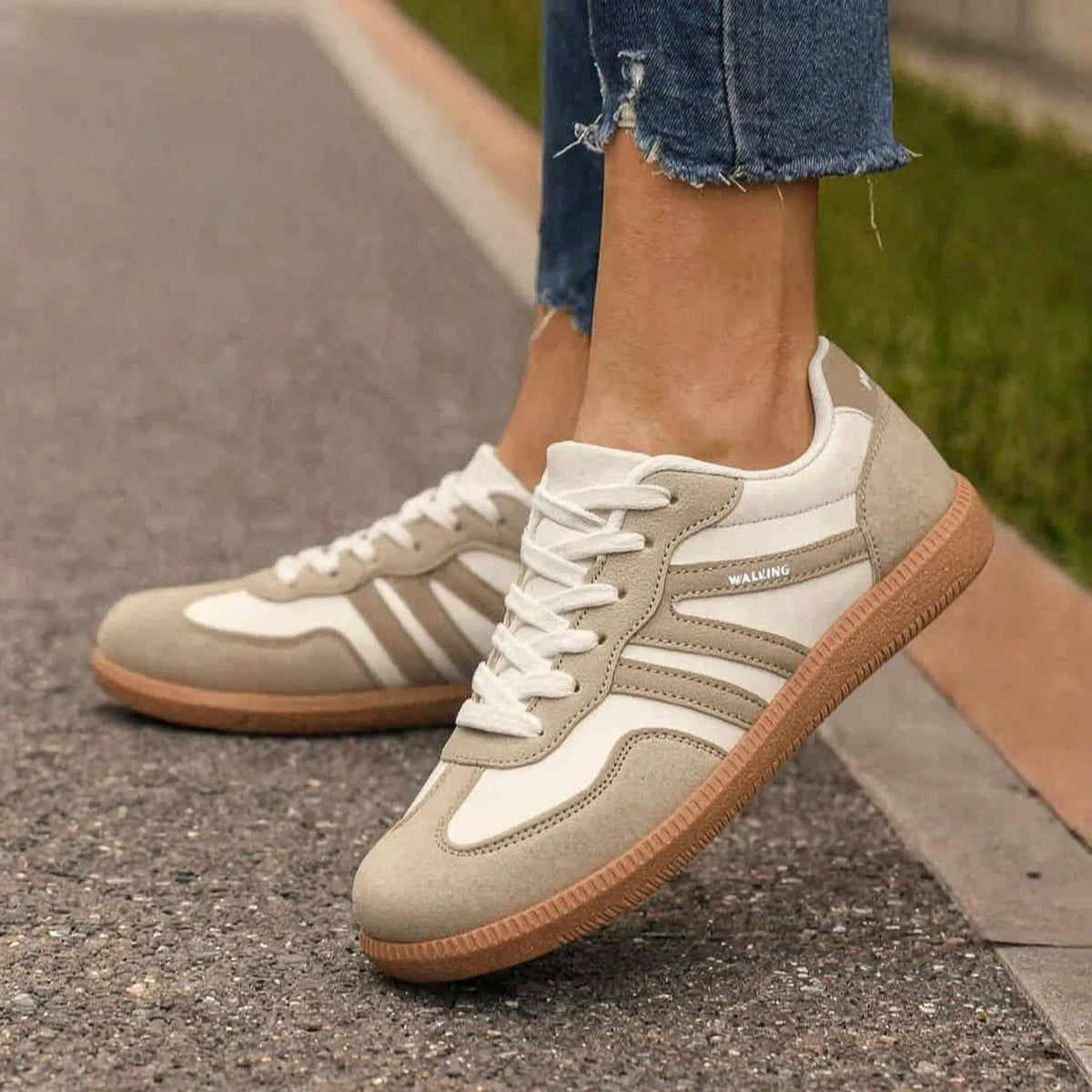 Sneakersy damskie retro niskie sznurowane z płaską podeszwą - Bezowy