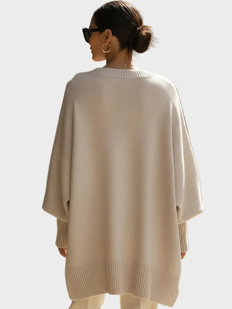 Sweter damski oversize o kroju poncza z okrągłym dekoltem i długimi rękawami - Beżowy