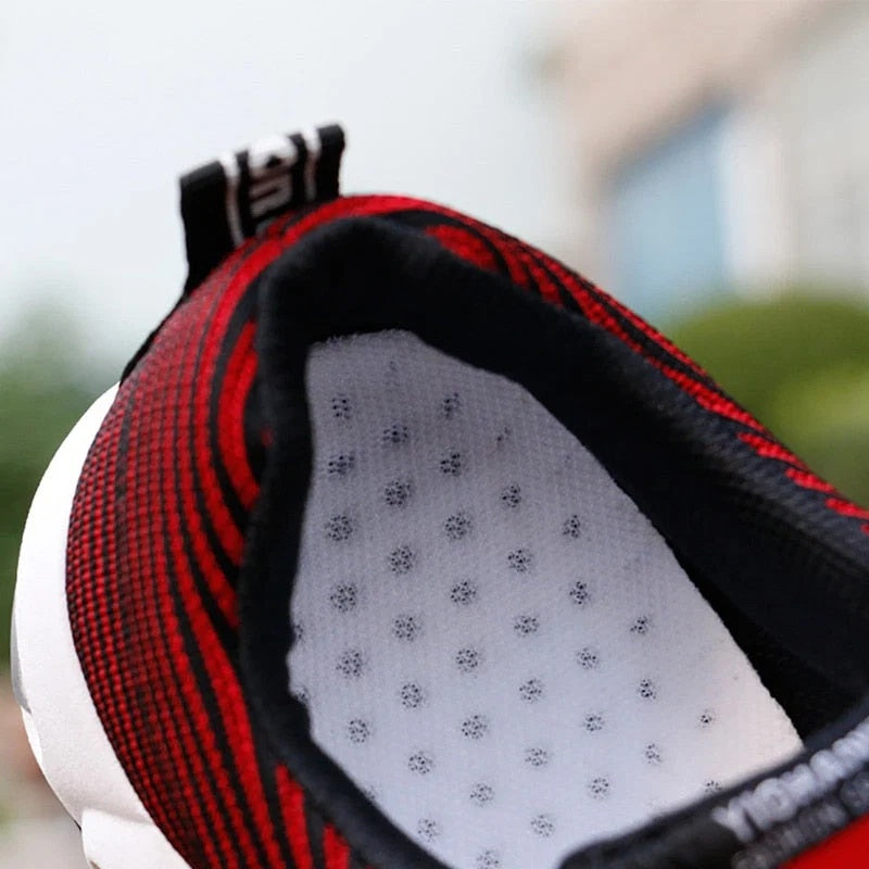 Buty sportowe męskie sznurowane z grubą podeszwą i okrągłym noskiem - Czerwony