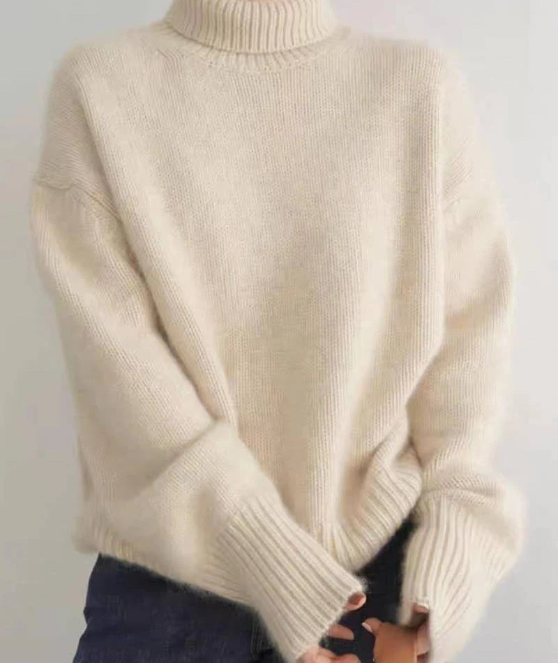 Sweter damski oversize z golfem i długimi rękawami - Beżowy