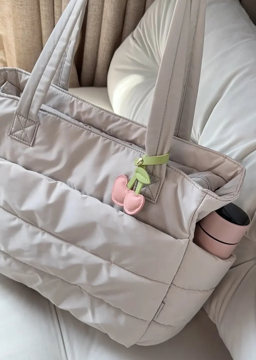 Torebka damska shopper pikowana z dwoma uchwytami i kieszeniami - Biały