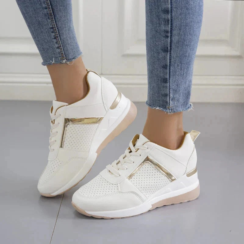 Sneakersy damskie na podwyższonej podeszwie ze sznurowaniem - Biały