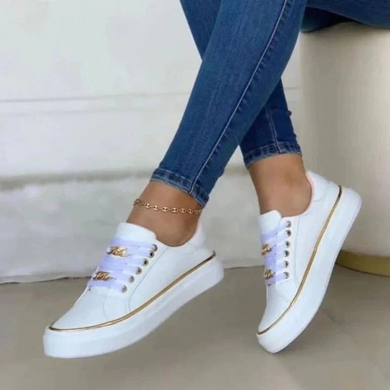 Sneakersy damskie na grubej podeszwie z ozdobnymi paskami i łańcuszkami - Biały