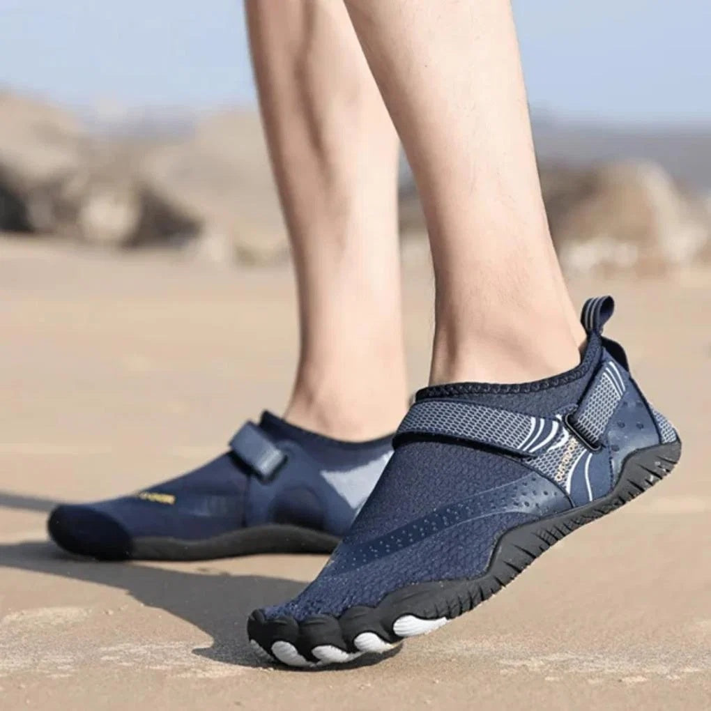 Buty męskie do wody niskie z regulowanymi paskami i antypoślizgową podeszwą - Ciemnoniebieski