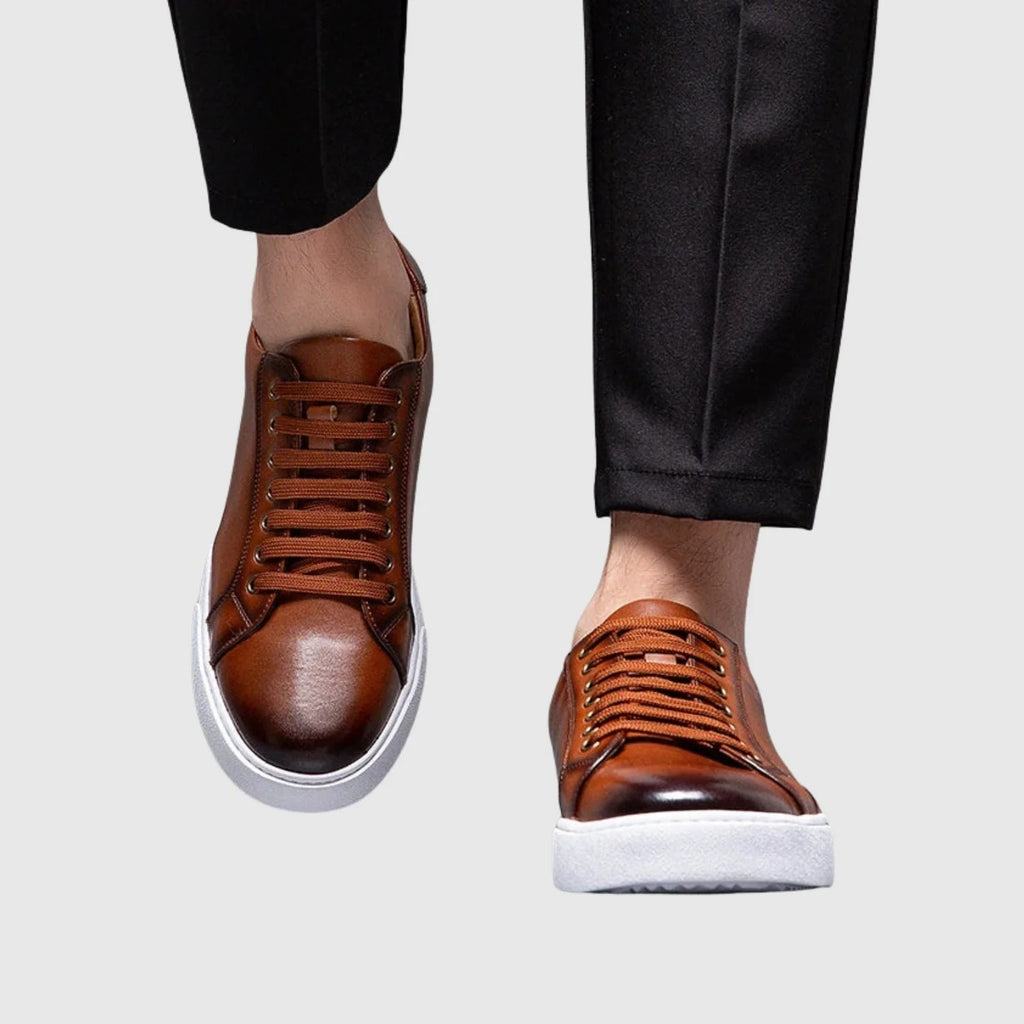 Buty męskie casualowe niskie sznurowane z okrągłym noskiem - Brązowy