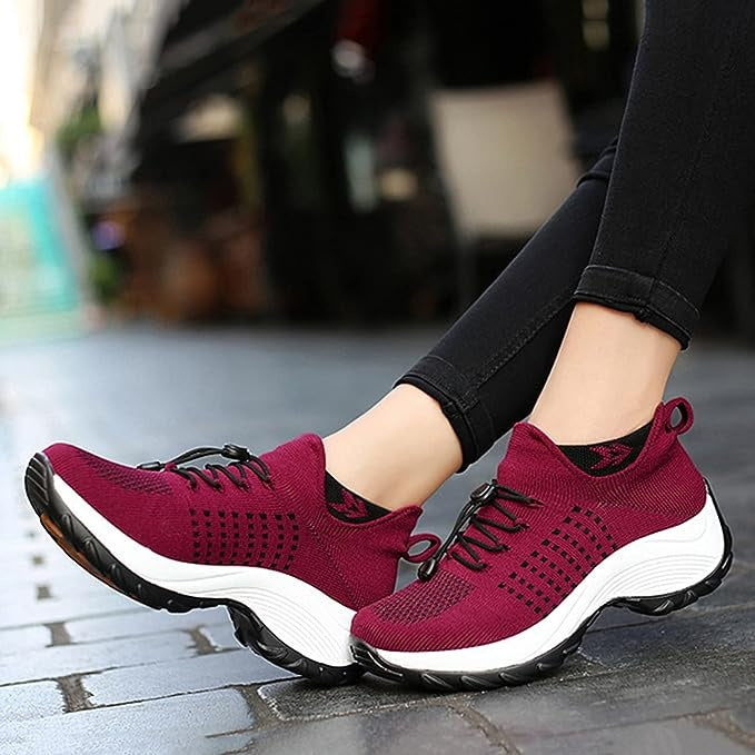 Buty damskie sportowe wsuwane na grubej podeszwie ze ściągaczem - Czerwony