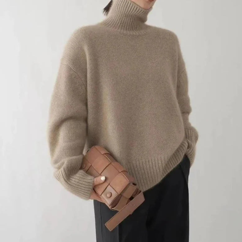 Sweter damski oversize z golfem i długimi rękawami - Khaki