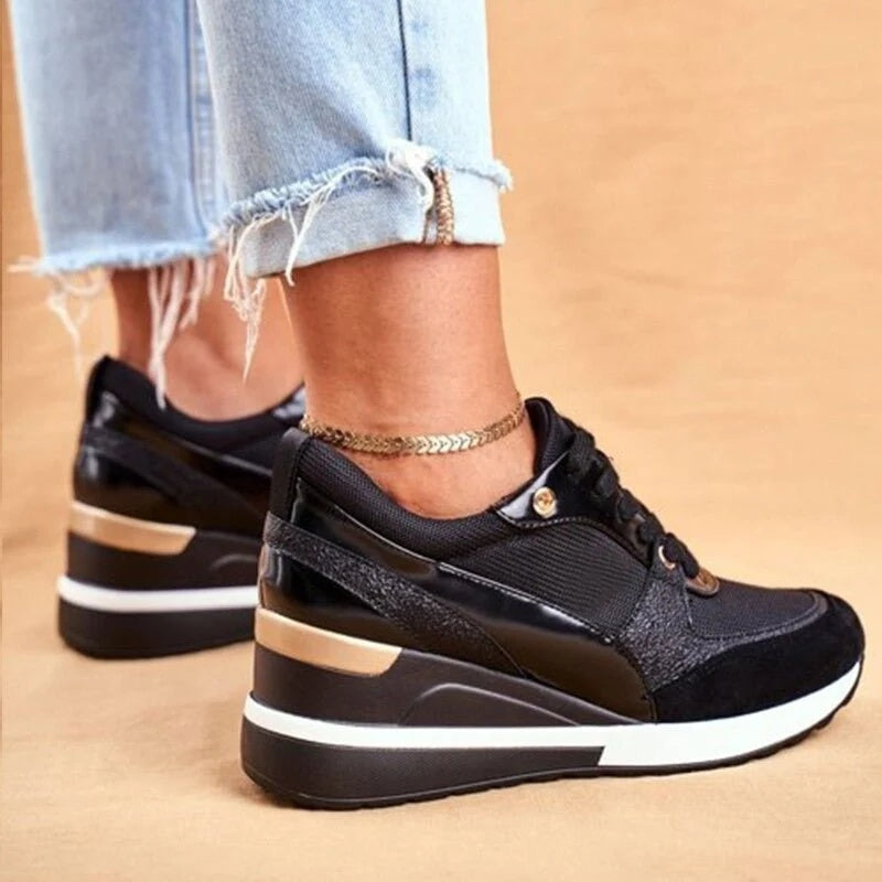 Sneakersy damskie na koturnie z wiązaniem i grubą podeszwą - Czarny