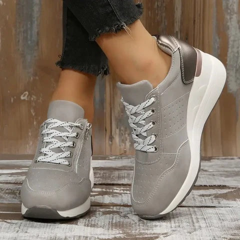 Sneakersy damskie niskie sznurowane na podwyższonej podeszwie - Szary