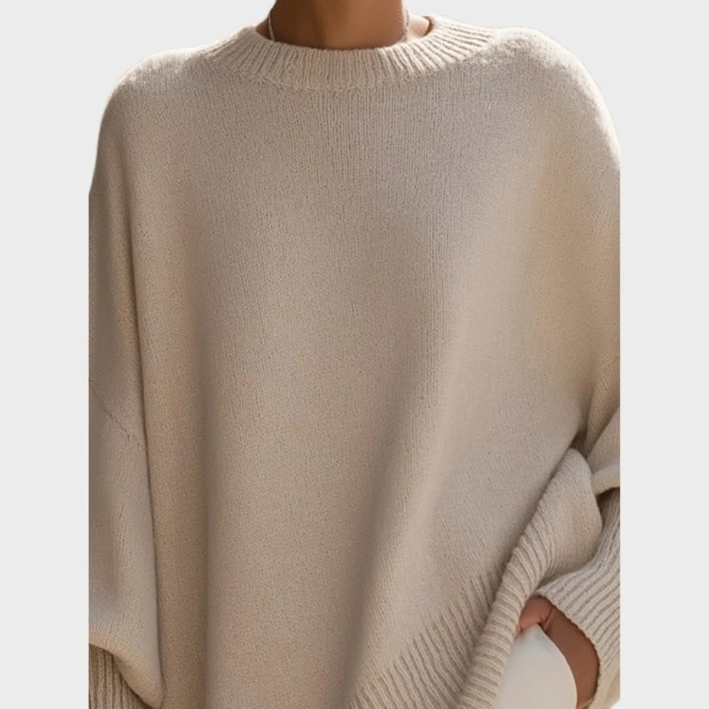 Sweter damski oversize o kroju poncza z okrągłym dekoltem i długimi rękawami - Beżowy