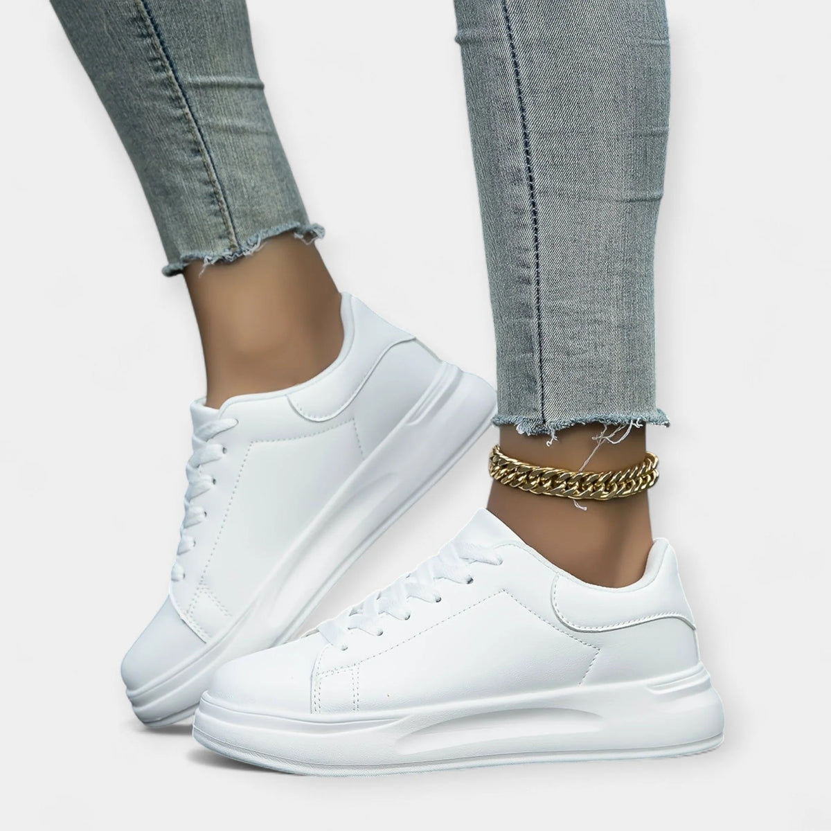 Sneakersy damskie niskie sznurowane na płaskiej podeszwie - Biały