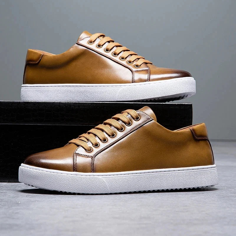 Sneakersy męskie niskie sznurowane z okrągłym noskiem i grubą podeszwą - Khaki