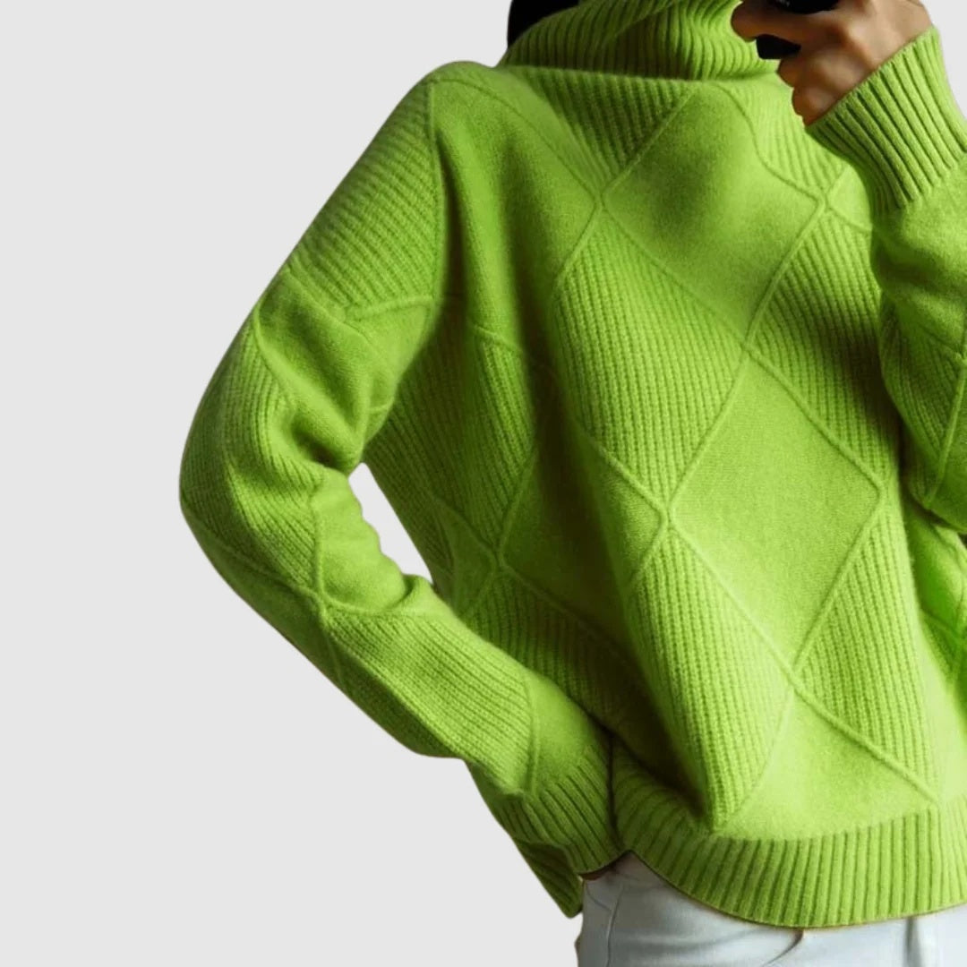 Sweter damski oversize z wysokim golfem i wypukłym wzorem w romby - Zielony