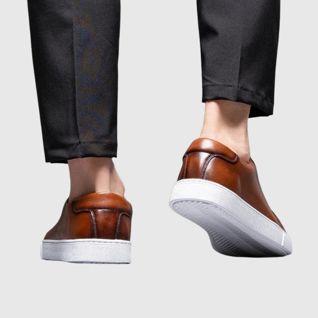 Buty męskie casualowe niskie sznurowane z okrągłym noskiem - Brązowy