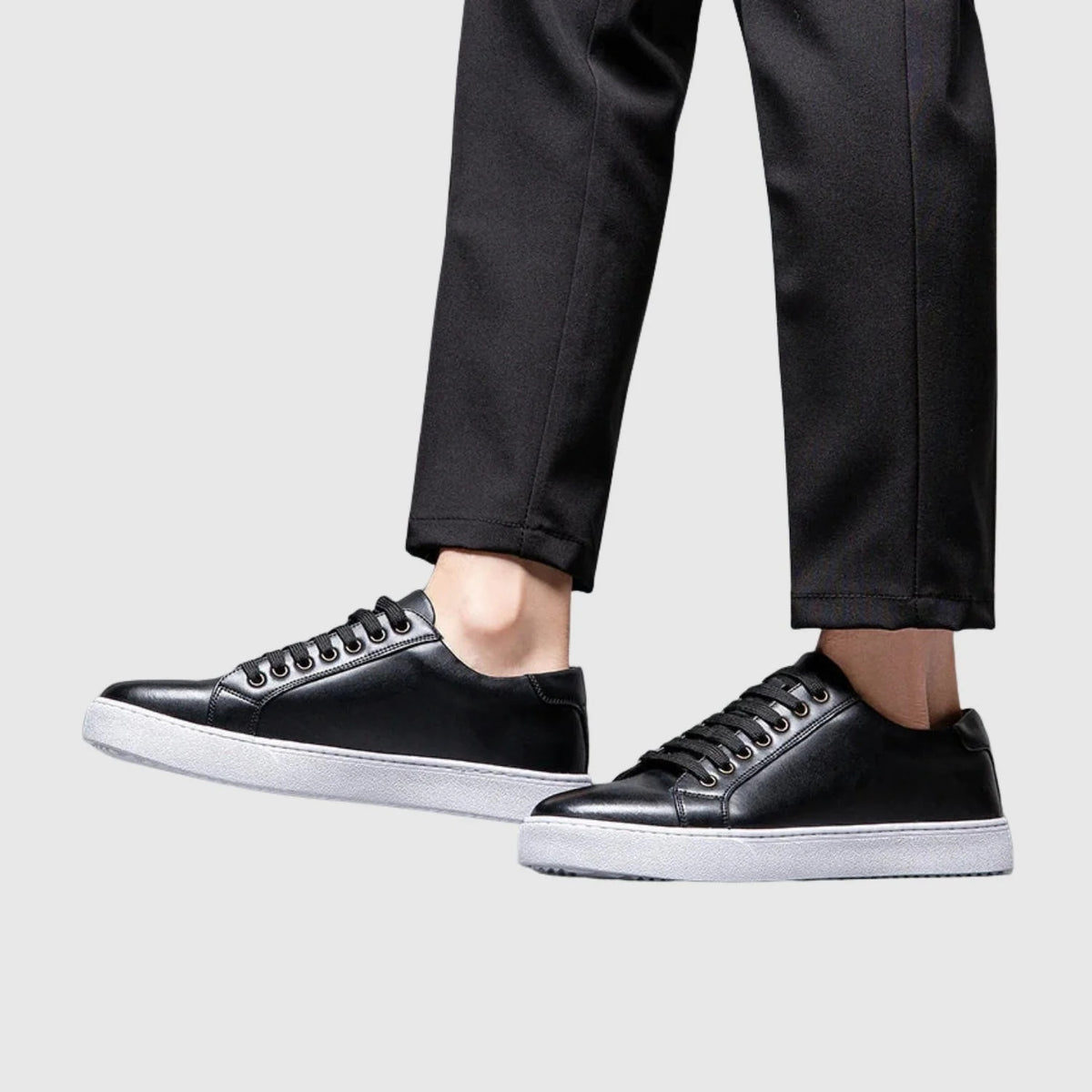 Buty męskie casualowe niskie sznurowane z okrągłym noskiem - Czarny