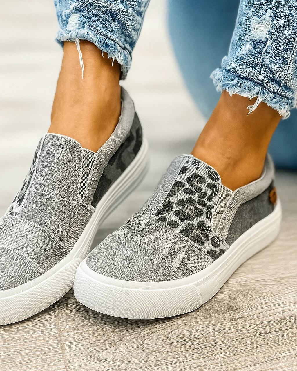 Trampki damskie slip on na platformie z patchworkowym wzorem - Szary
