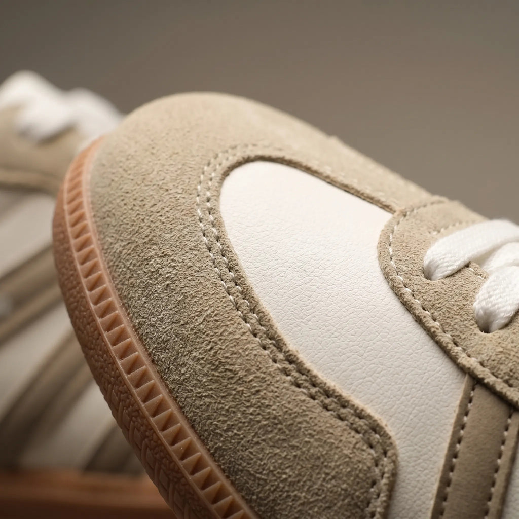 Sneakersy damskie retro niskie sznurowane z płaską podeszwą - Bezowy