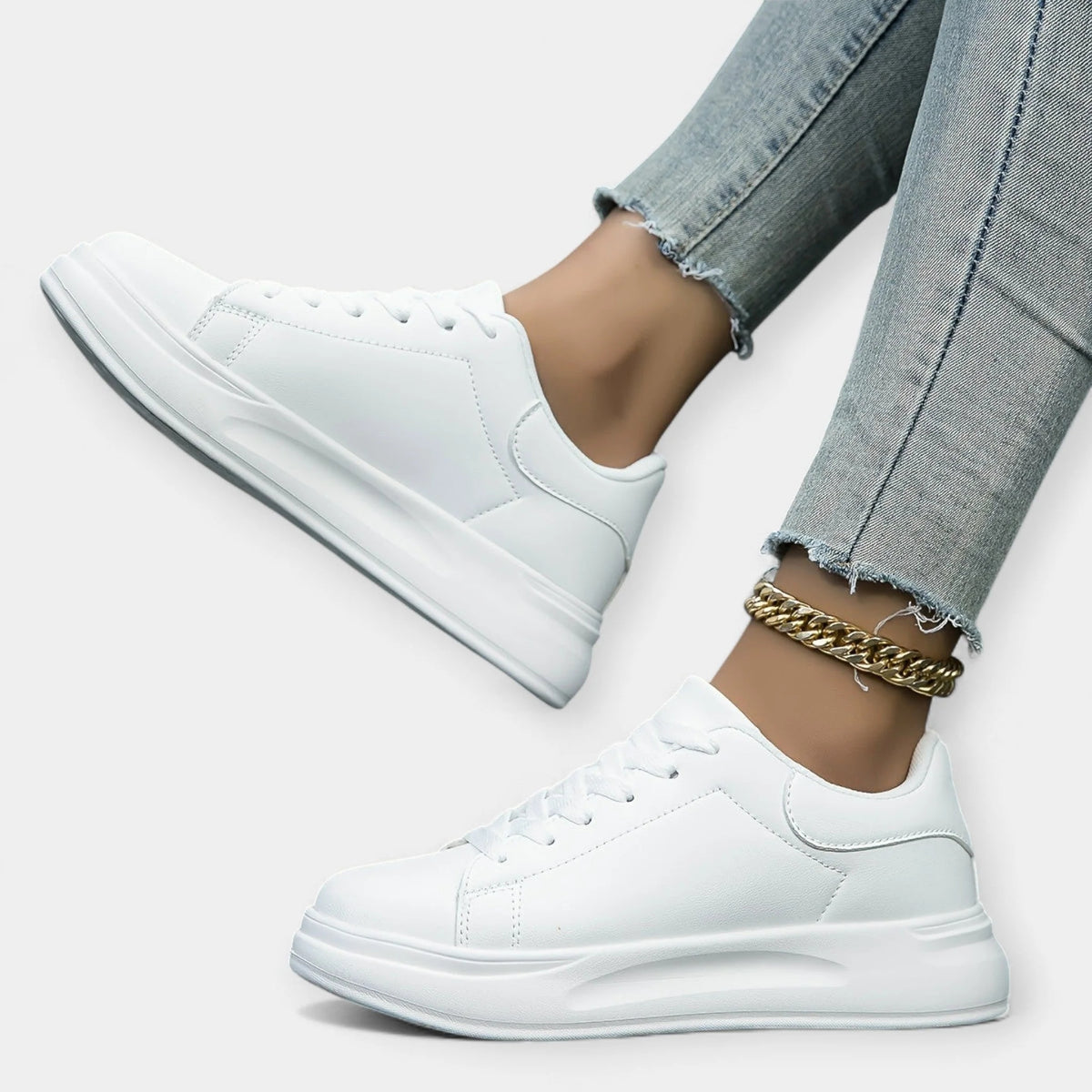 Sneakersy damskie niskie sznurowane na płaskiej podeszwie - Biały