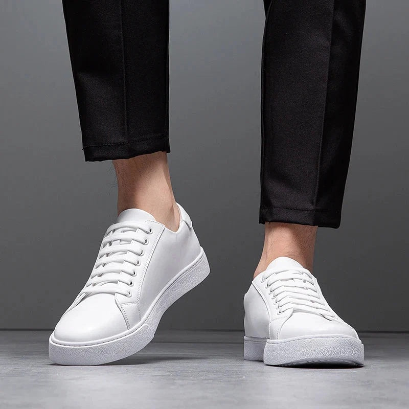 Sneakersy męskie niskie sznurowane z okrągłym noskiem i grubą podeszwą - Biały