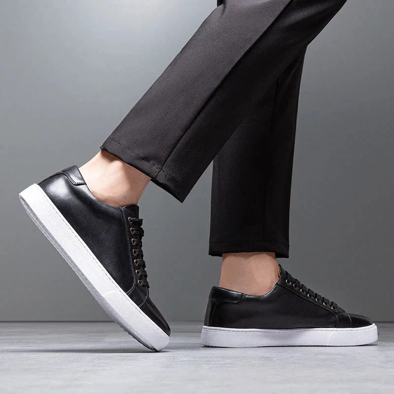 Sneakersy męskie niskie sznurowane z okrągłym noskiem i grubą podeszwą - Czarny