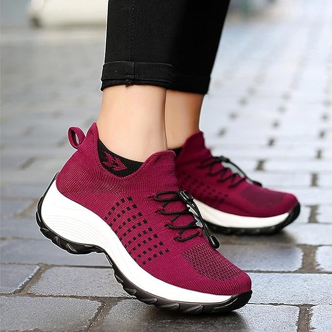 Buty damskie sportowe wsuwane na grubej podeszwie ze ściągaczem - Czerwony