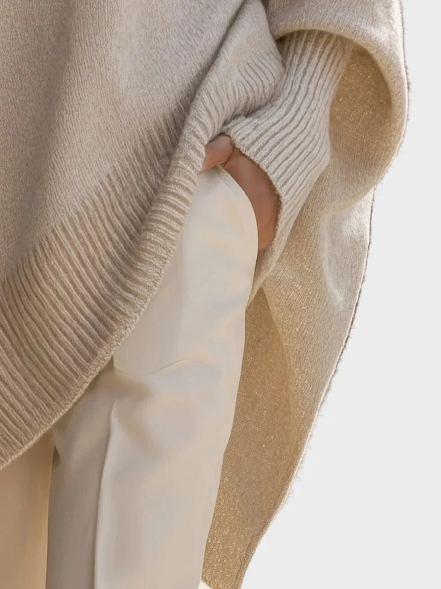 Sweter damski oversize o kroju poncza z okrągłym dekoltem i długimi rękawami - Beżowy