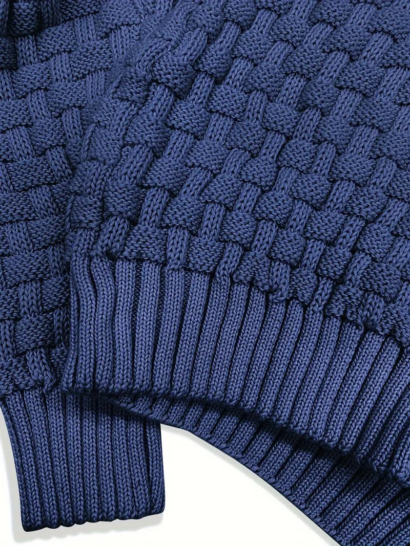 Sweter męski o prostym kroju z wysokim kołnierzem i ozdobnym splotem - Niebieski