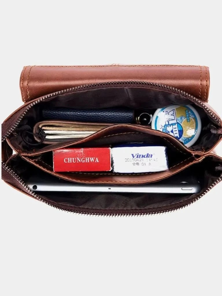 Torba męska na ramię z regulowanym paskiem klapą i kieszeniami - Brązowy
