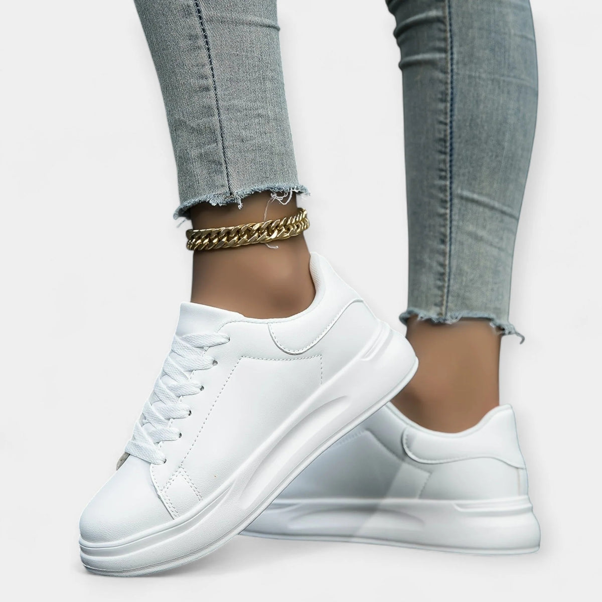Sneakersy damskie niskie sznurowane na płaskiej podeszwie - Biały