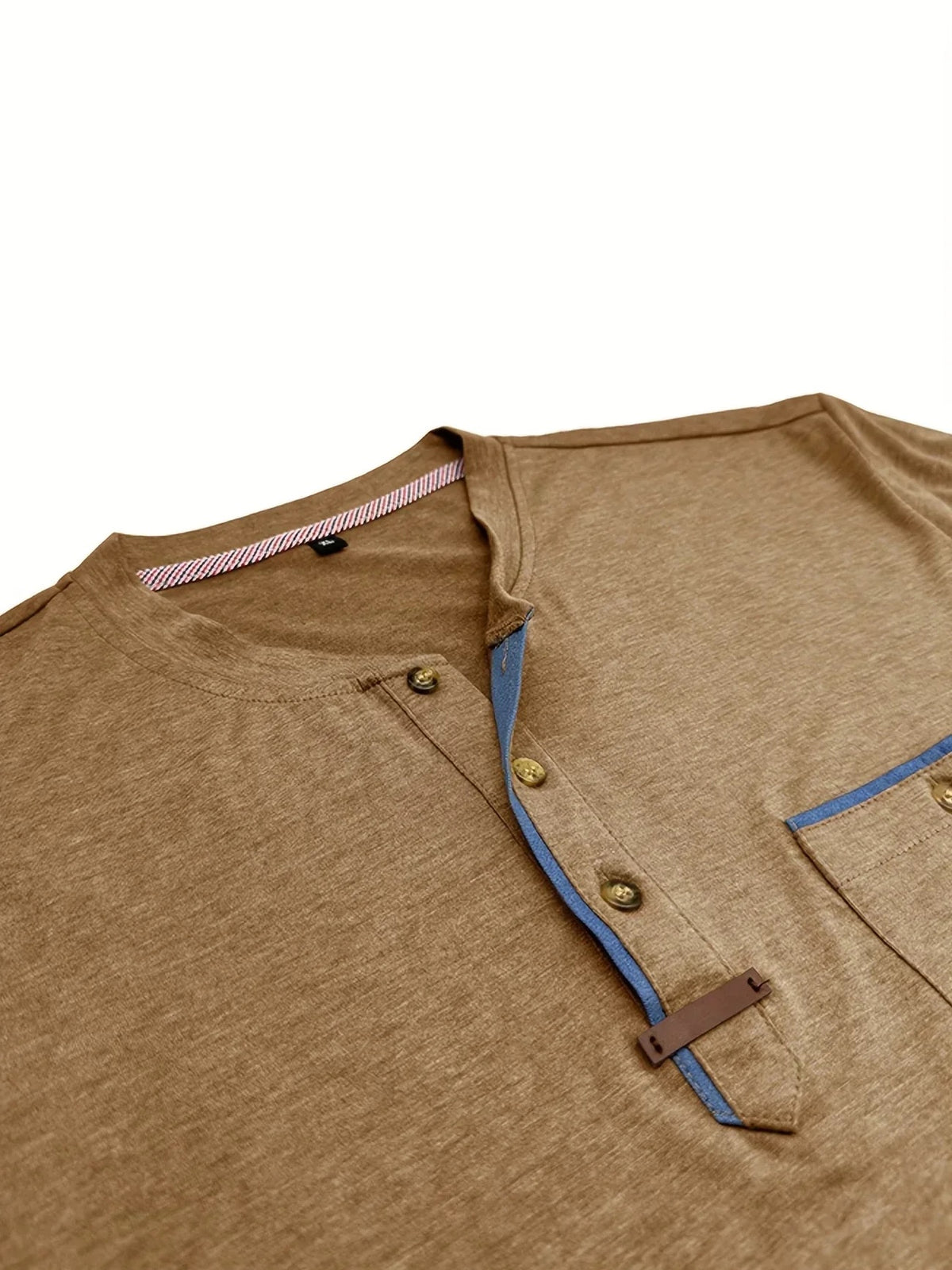 Koszulka męska z krótkim rękawem dekoltem henley i kieszenią - Khaki