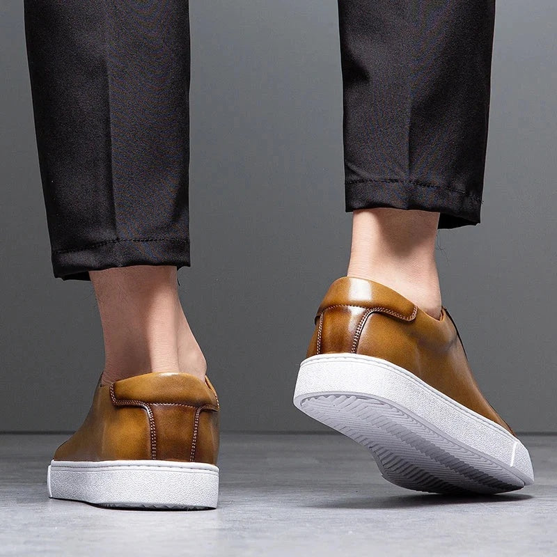 Sneakersy męskie niskie sznurowane z okrągłym noskiem i grubą podeszwą - Khaki