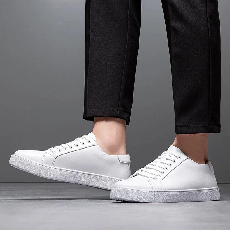Sneakersy męskie niskie sznurowane z okrągłym noskiem i grubą podeszwą - Biały